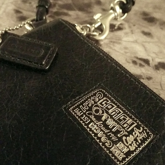 Coach wristlet - Picture 2 of 5